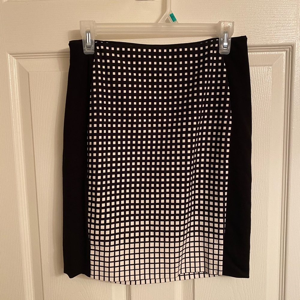 White House Black Market Black & White Skirt Size 2